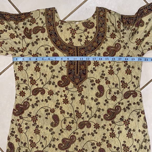 Cream / Beige Color 3/4 Sleeve Top - Picture 7 of 8